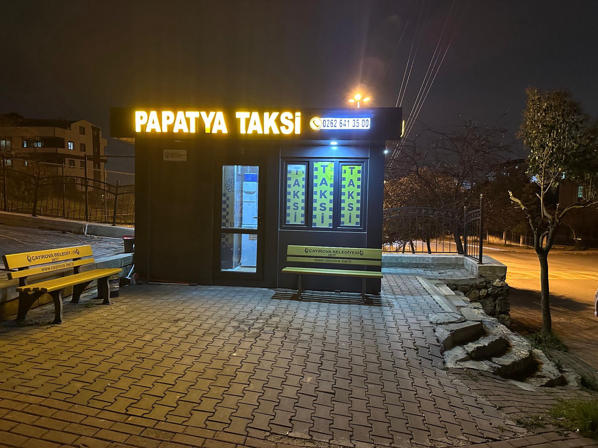 Çayırova Papatya Taksi Durağı - Gece Görünümü